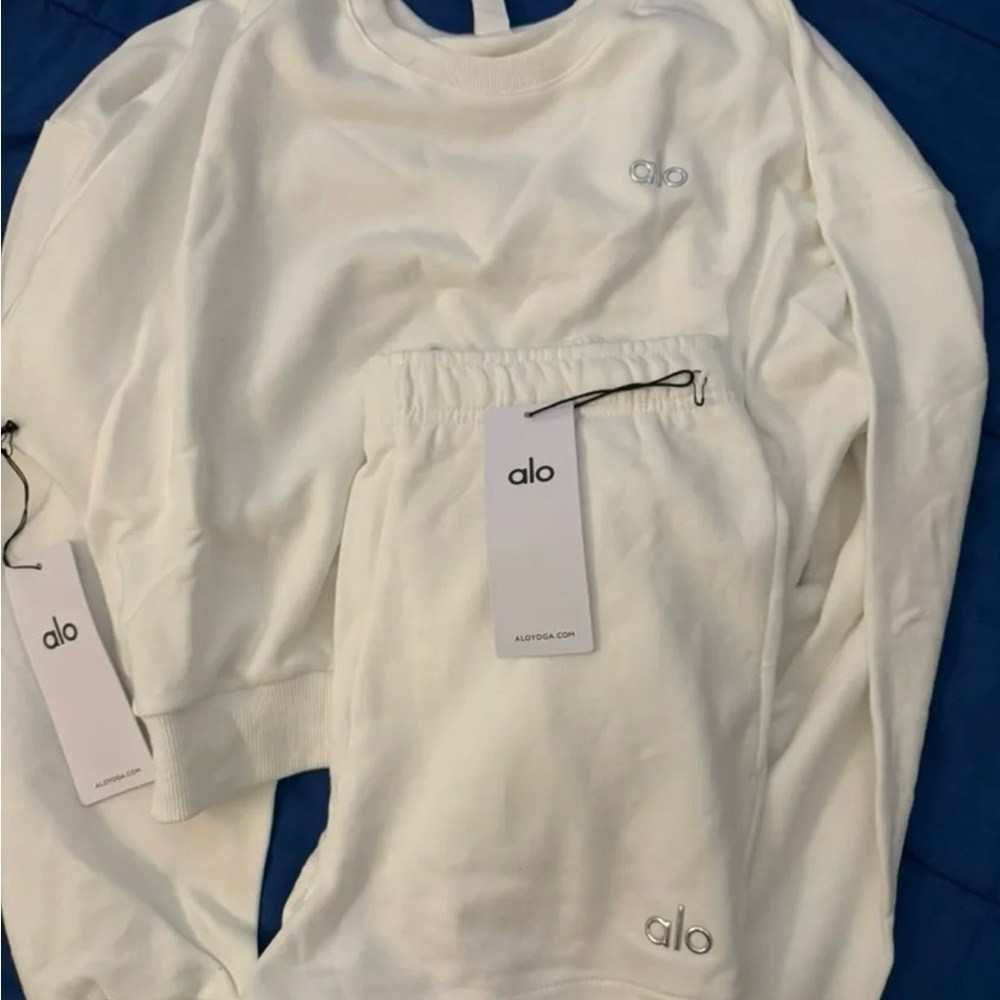 ALO Yoga White Sweatshirt and shorts